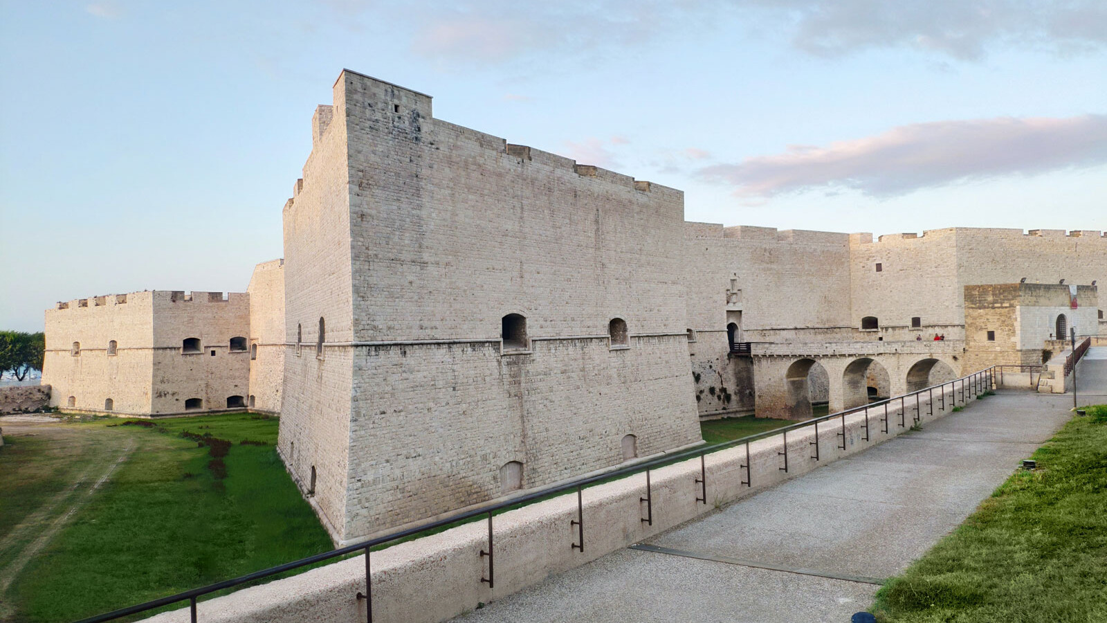 Castello Barletta - Dintorni Borema apulian rooms